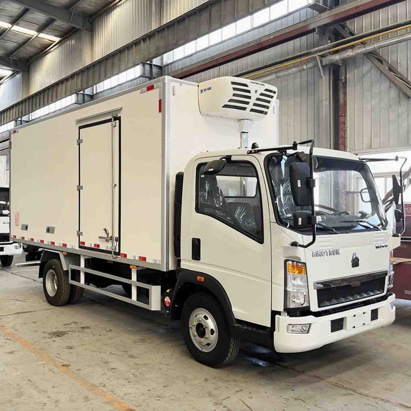 Sinotruk Howo Chladený 4x2 Van Truck